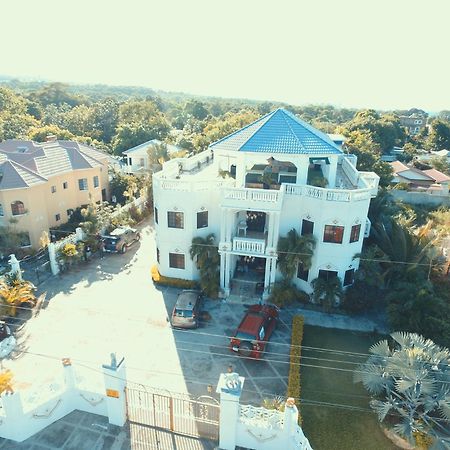 Little Savoy Guest House New Runaway Bay Ngoại thất bức ảnh