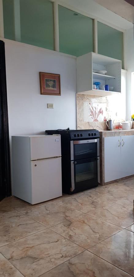 Little Savoy Guest House New Runaway Bay Ngoại thất bức ảnh