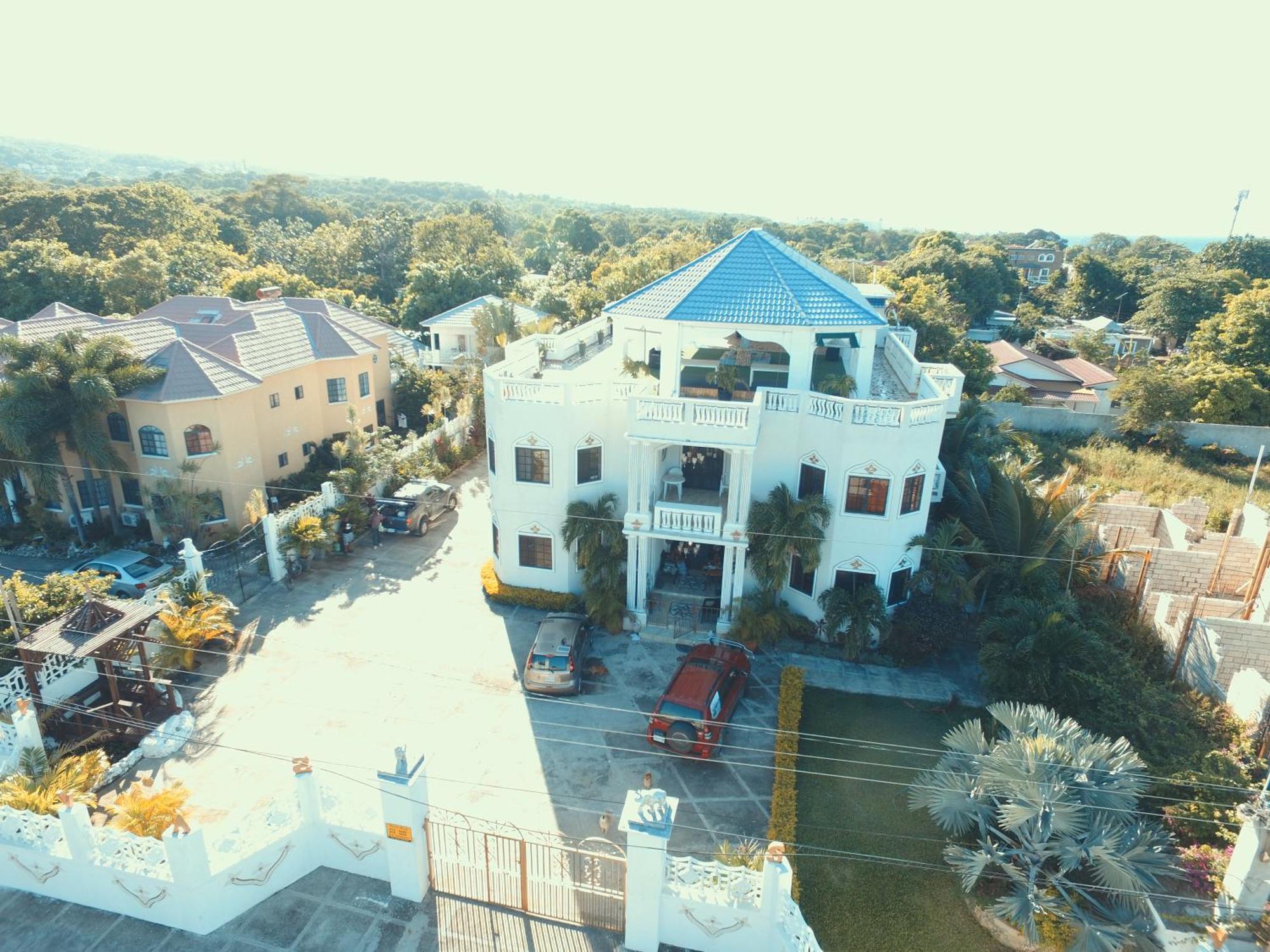Little Savoy Guest House New Runaway Bay Ngoại thất bức ảnh