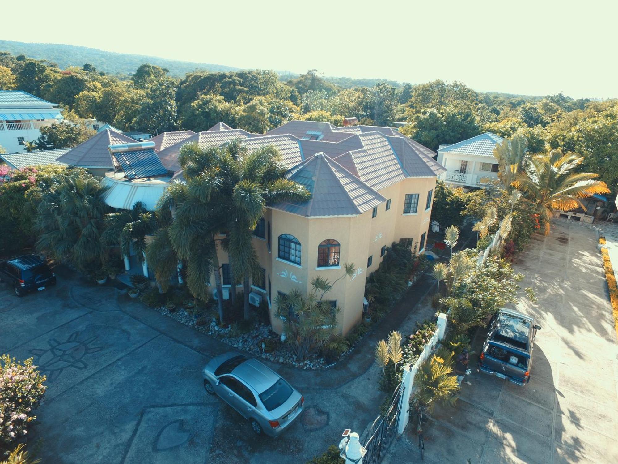 Little Savoy Guest House New Runaway Bay Ngoại thất bức ảnh