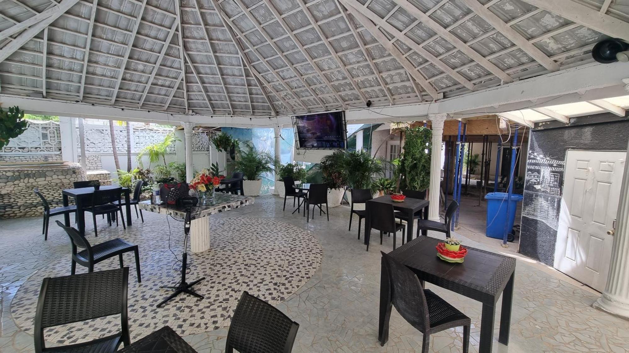 Little Savoy Guest House New Runaway Bay Ngoại thất bức ảnh