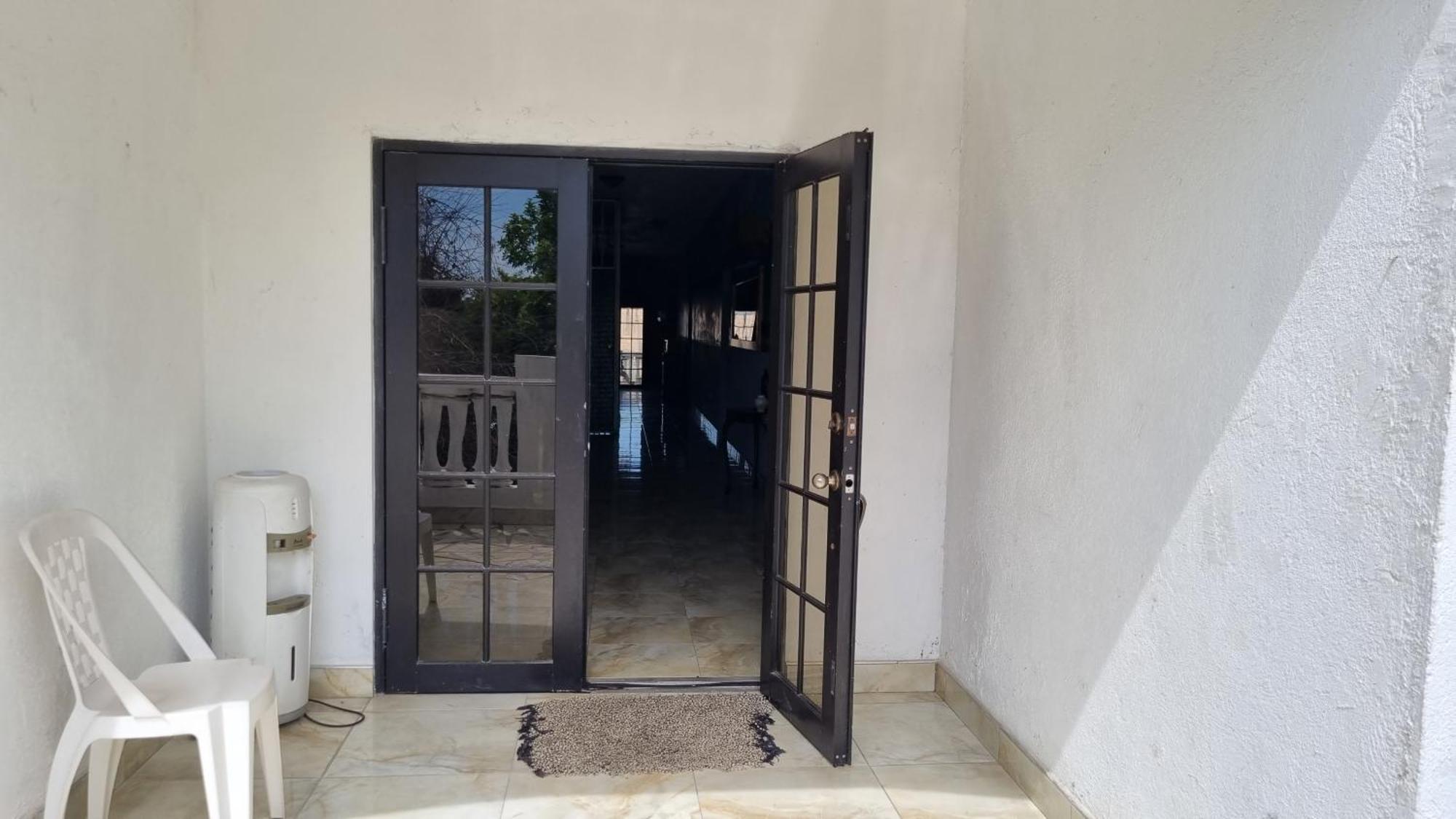 Little Savoy Guest House New Runaway Bay Ngoại thất bức ảnh