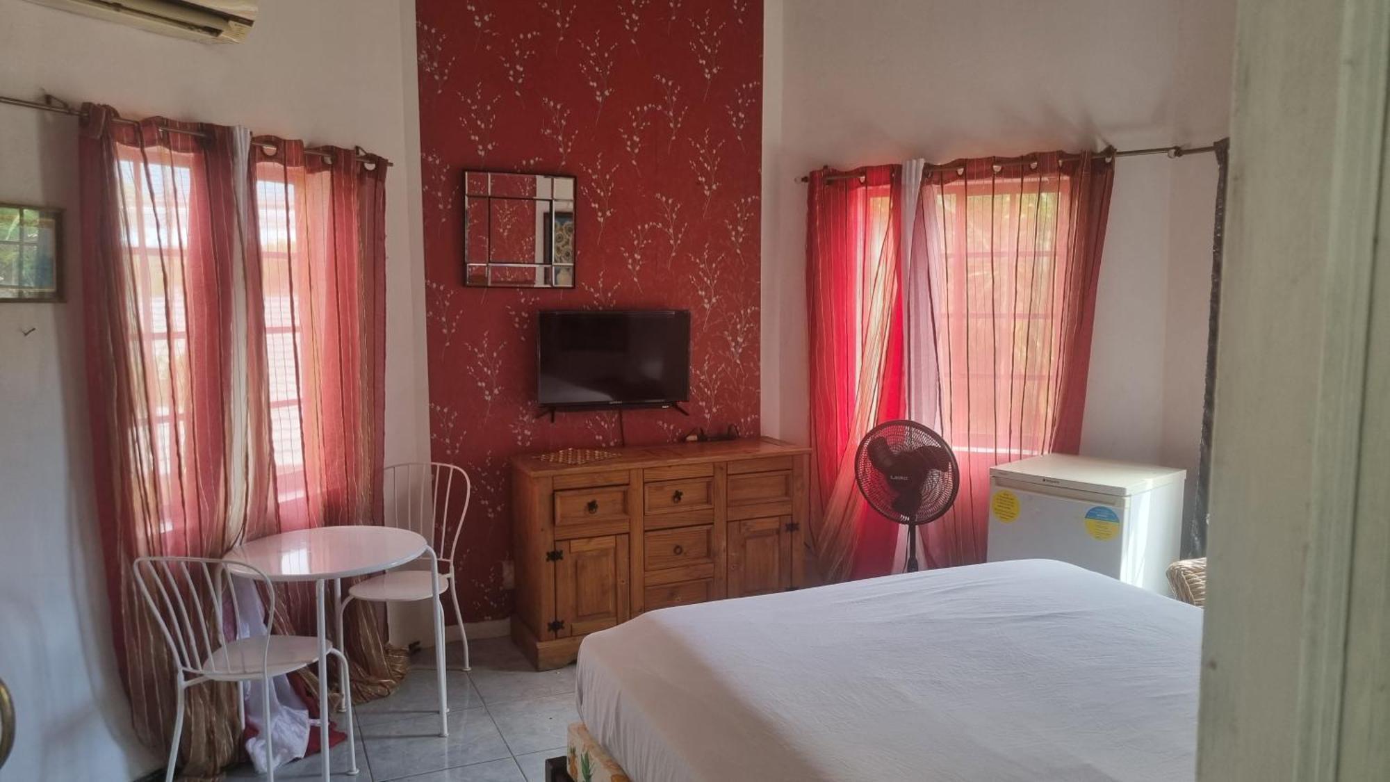 Little Savoy Guest House New Runaway Bay Ngoại thất bức ảnh