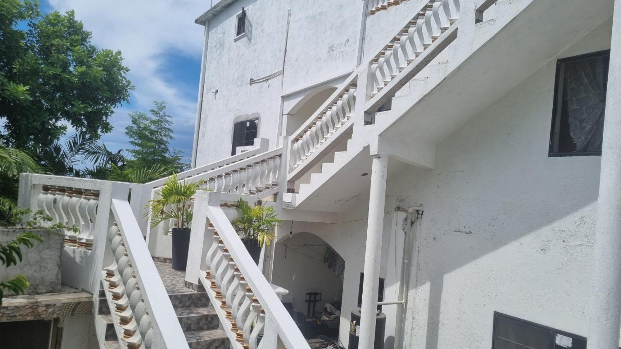 Little Savoy Guest House New Runaway Bay Ngoại thất bức ảnh
