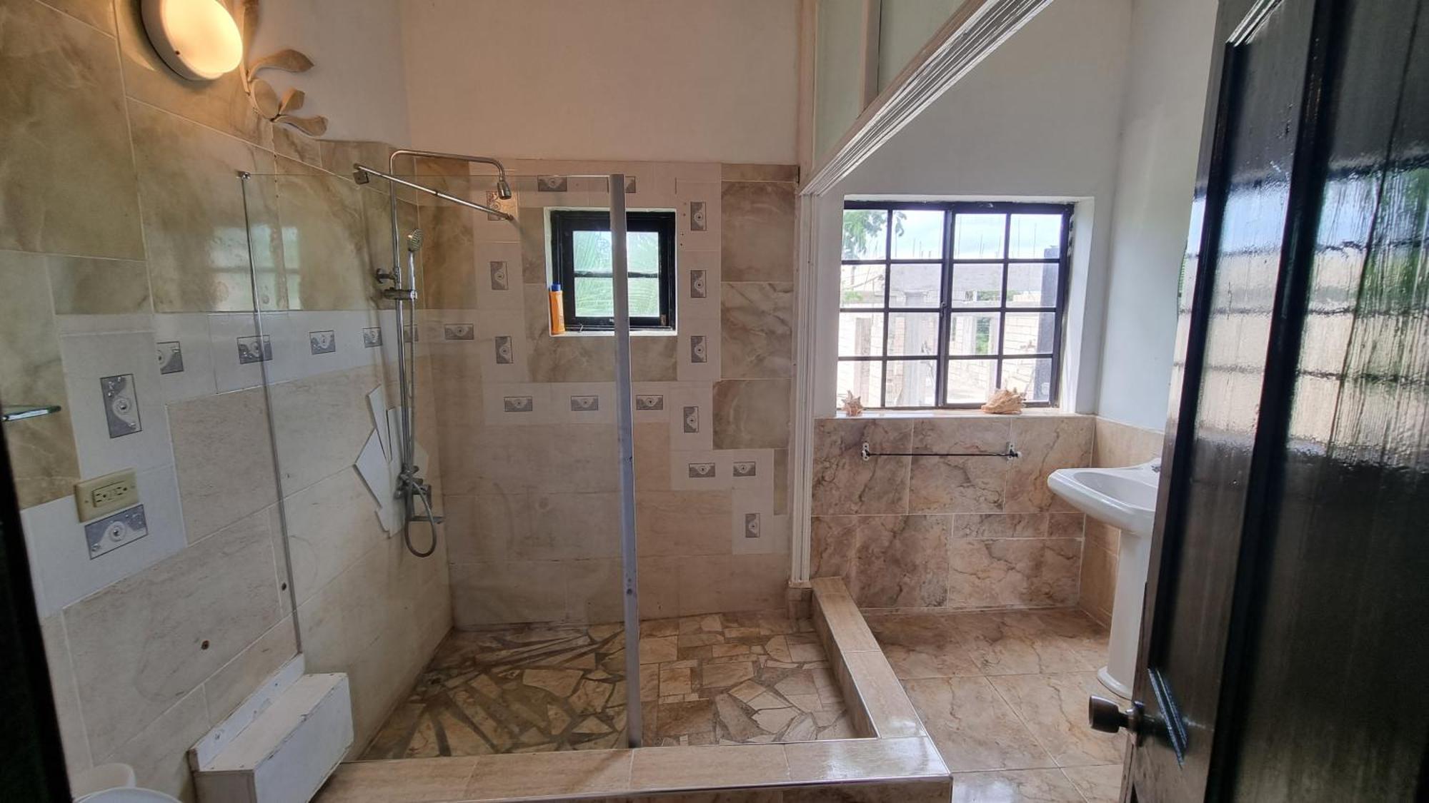 Little Savoy Guest House New Runaway Bay Ngoại thất bức ảnh