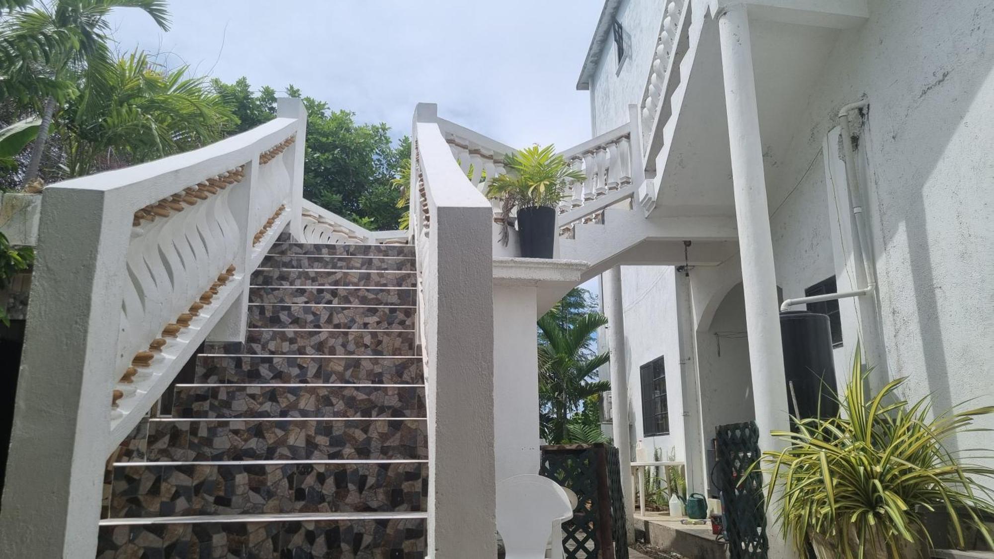 Little Savoy Guest House New Runaway Bay Ngoại thất bức ảnh