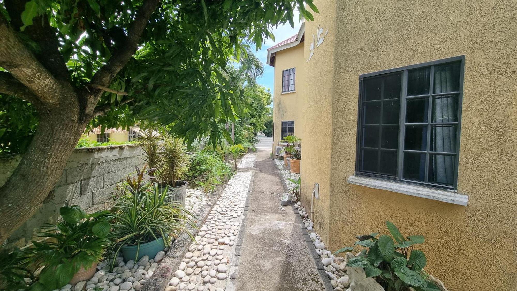 Little Savoy Guest House New Runaway Bay Ngoại thất bức ảnh