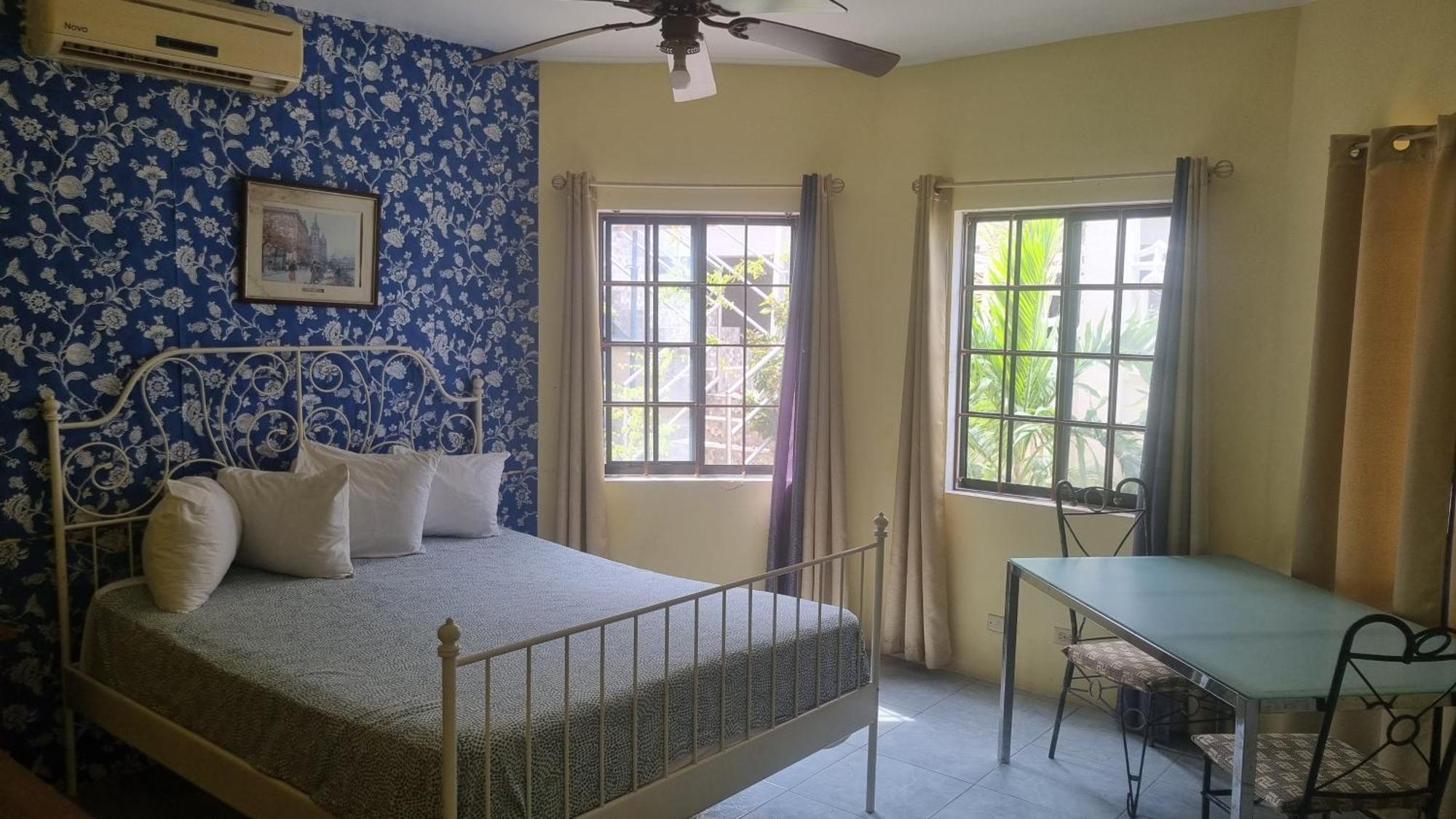 Little Savoy Guest House New Runaway Bay Ngoại thất bức ảnh