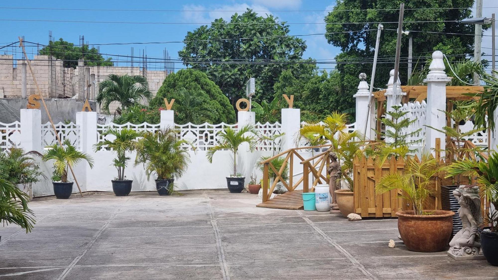 Little Savoy Guest House New Runaway Bay Ngoại thất bức ảnh