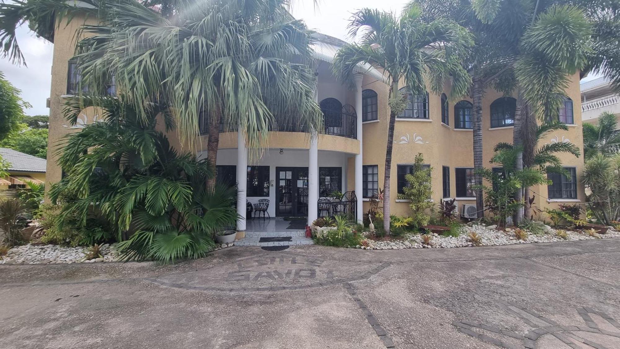Little Savoy Guest House New Runaway Bay Ngoại thất bức ảnh