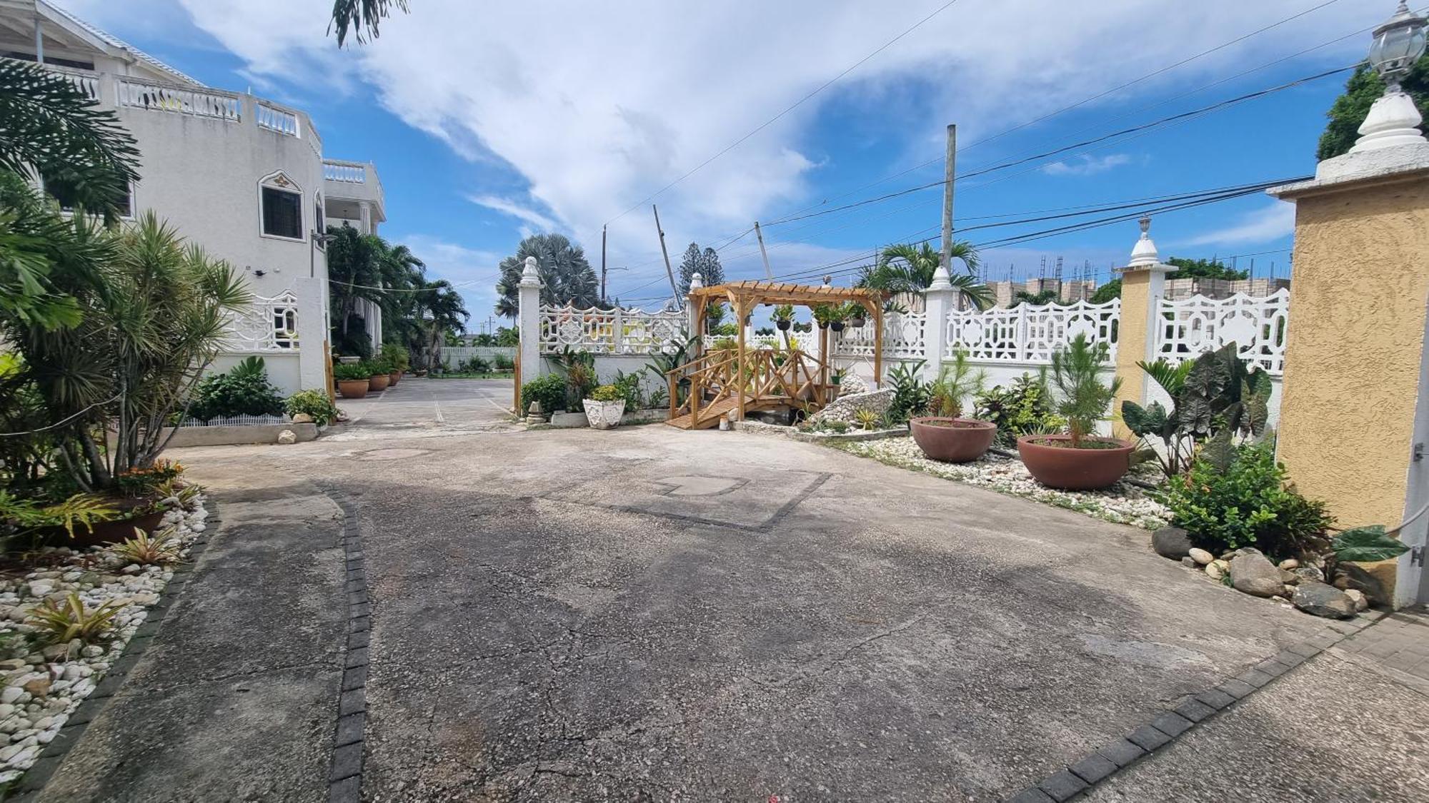 Little Savoy Guest House New Runaway Bay Ngoại thất bức ảnh