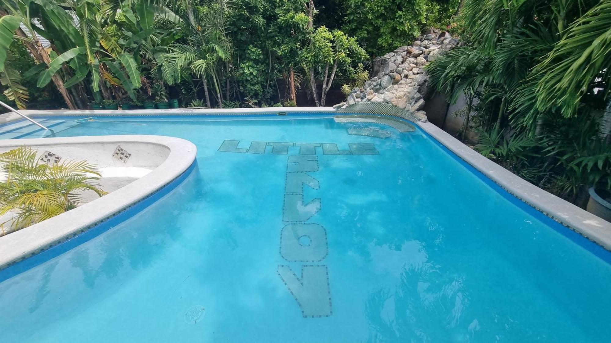 Little Savoy Guest House New Runaway Bay Ngoại thất bức ảnh