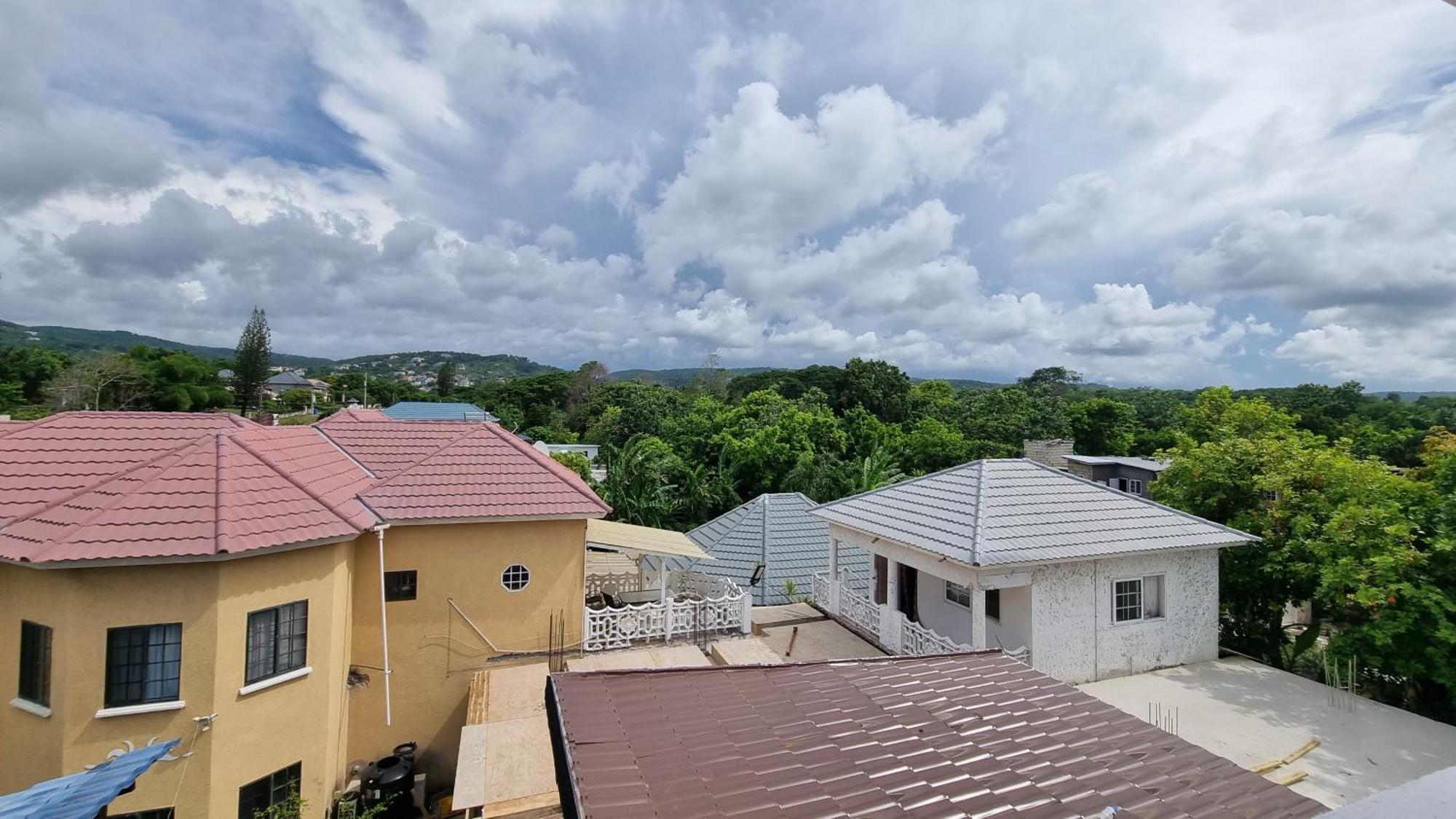 Little Savoy Guest House New Runaway Bay Ngoại thất bức ảnh